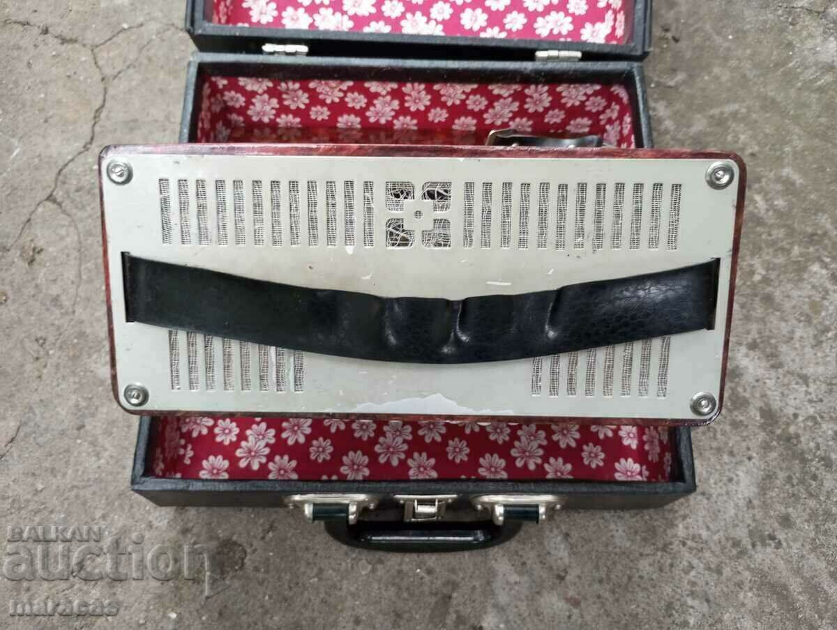 Доставка на Старо детско акордеонче Доставка на Старо детско акордеонче