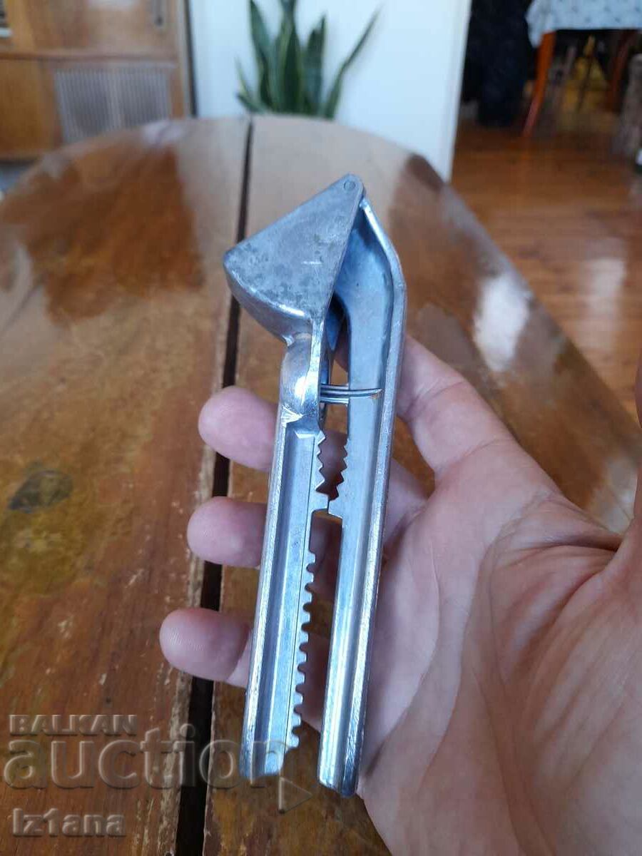 Old aluminum garlic press with price 27.00 BGN | € 13.80 Old aluminum garlic press with price 27.00 BGN | € 13.80
