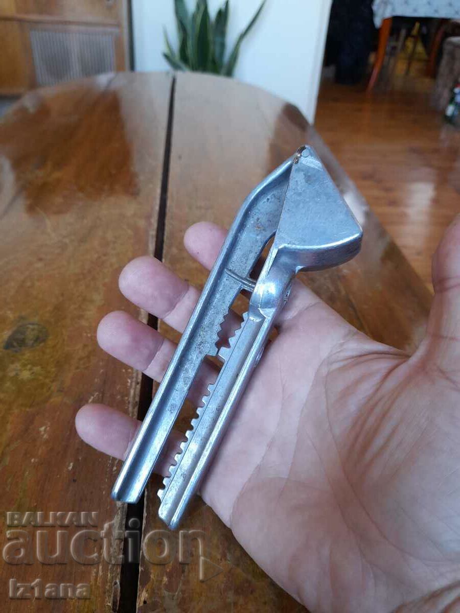 Auction Old aluminum garlic press Auction Old aluminum garlic press