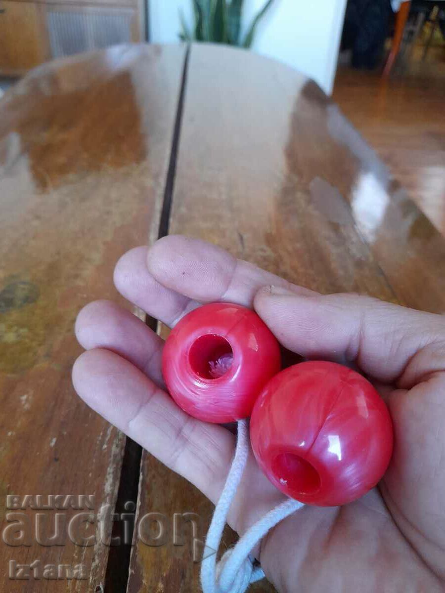 Delivery of Old toy, rattling balls