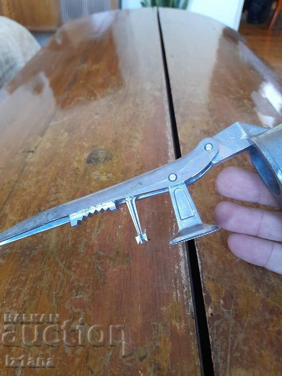 Delivery of Old aluminum garlic press Delivery of Old aluminum garlic press