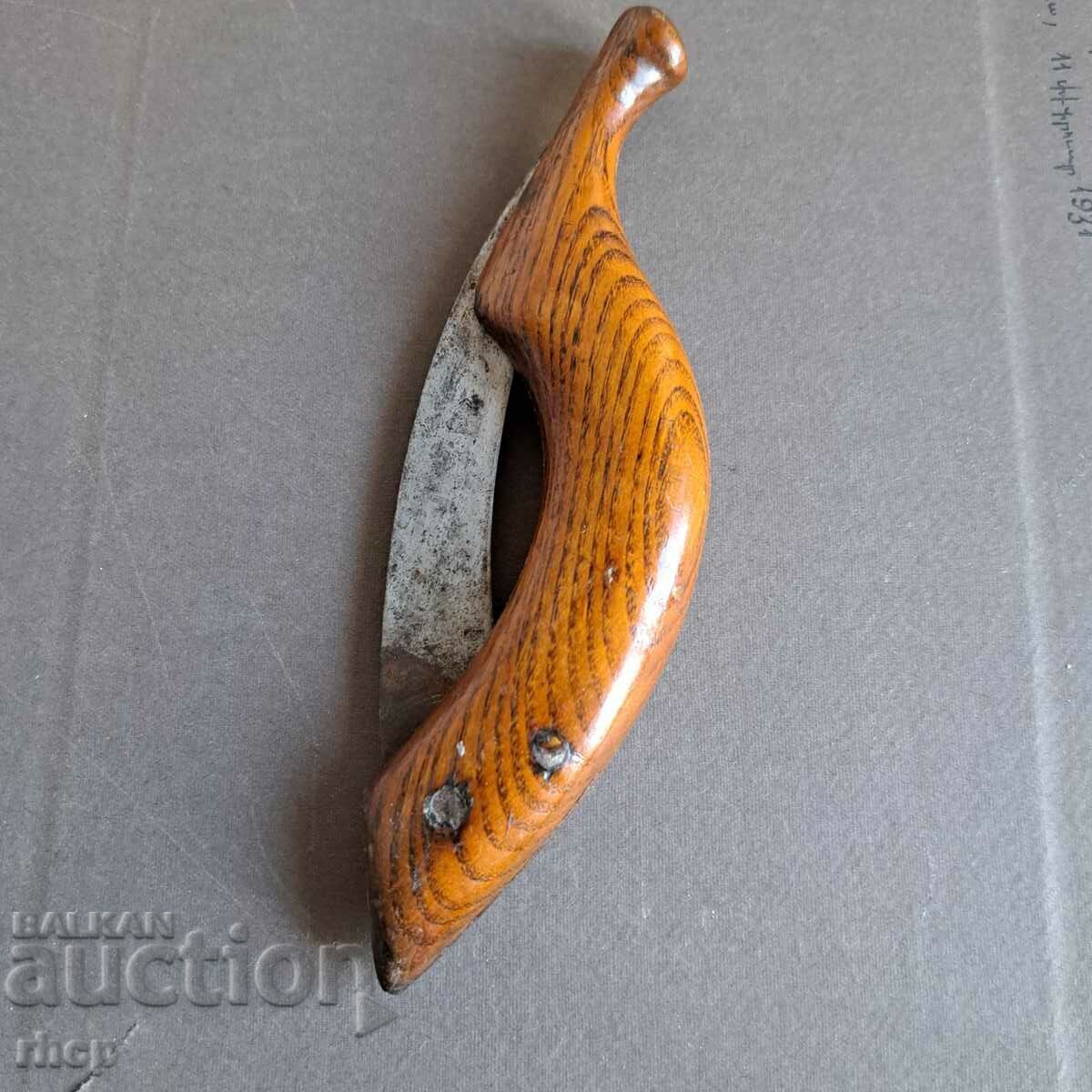 An interesting old jay type folding knife with price 25.00 BGN | € 12.78 An interesting old jay type folding knife with price 25.00 BGN | € 12.78