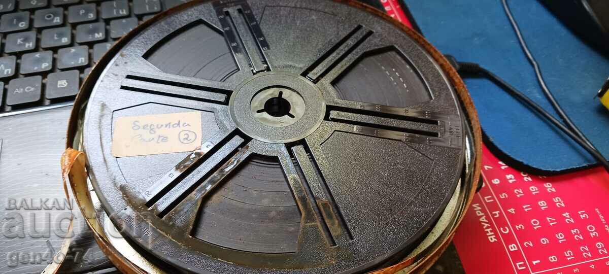 Παράδοση κουτί με φιλμ 8mm Παράδοση κουτί με φιλμ 8mm