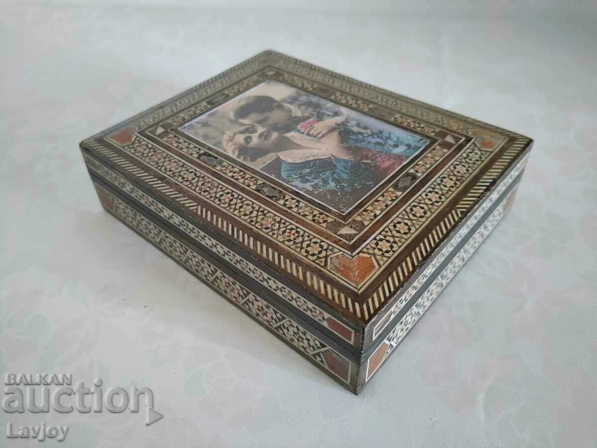 Luxury Mother of Pearl Box "Romantic Scene" with price 120.00 BGN | € 61.36 Luxury Mother of Pearl Box "Romantic Scene" with price 120.00 BGN | € 61.36