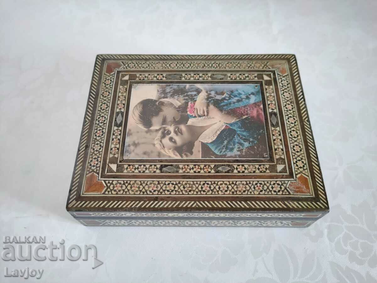 Auction Luxury Mother of Pearl Box "Romantic Scene" Auction Luxury Mother of Pearl Box "Romantic Scene"