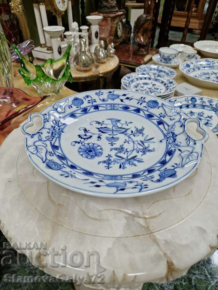 Антикварна порцеланова фруктиера Meissen с цена 277.00 лв. | € 141.63 Антикварна порцеланова фруктиера Meissen с цена 277.00 лв. | € 141.63