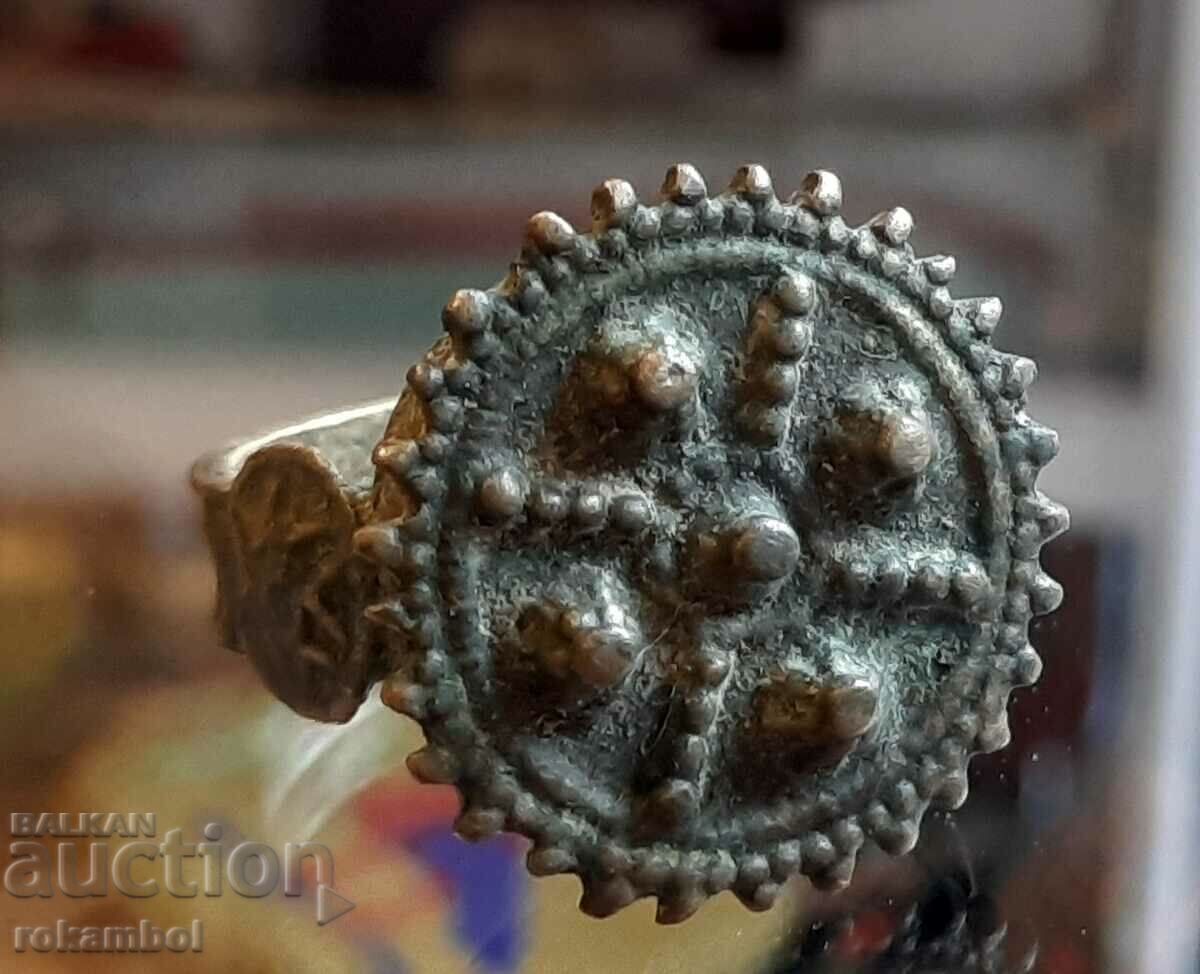 Αναγεννησιακό χάλκινο δαχτυλίδι με τιμή 130.00 BGN | € 66.47 Αναγεννησιακό χάλκινο δαχτυλίδι με τιμή 130.00 BGN | € 66.47