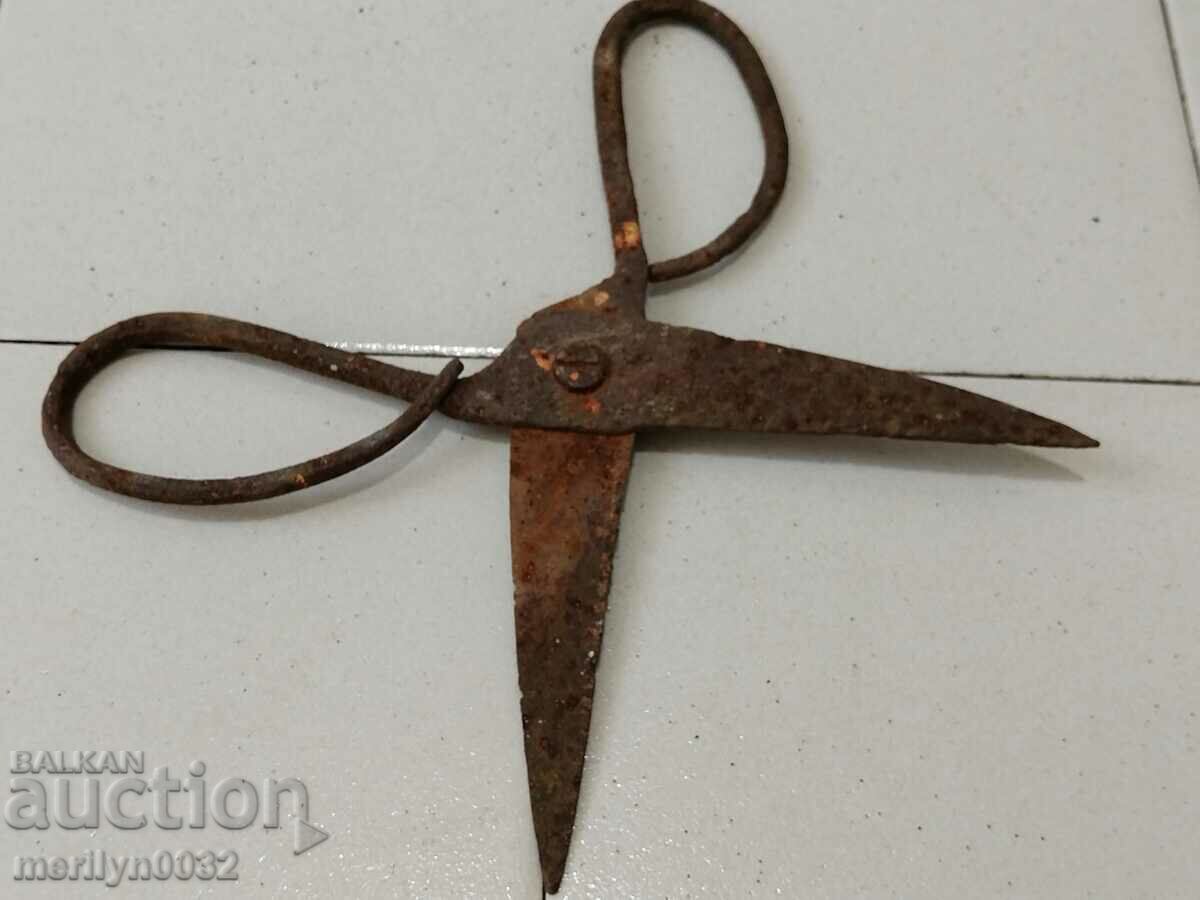 Αναγεννησιακό σφυρήλατο ψαλίδι, σφυρήλατο σίδερο με τιμή 36.00 BGN | € 18.41 Αναγεννησιακό σφυρήλατο ψαλίδι, σφυρήλατο σίδερο με τιμή 36.00 BGN | € 18.41