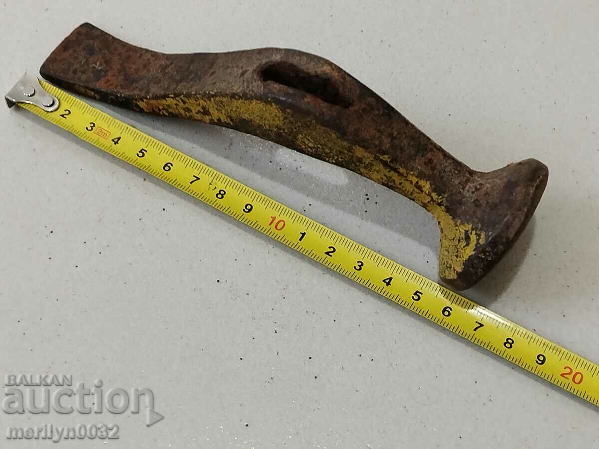 Delivery of Old cobbler hammer wrought iron Delivery of Old cobbler hammer wrought iron