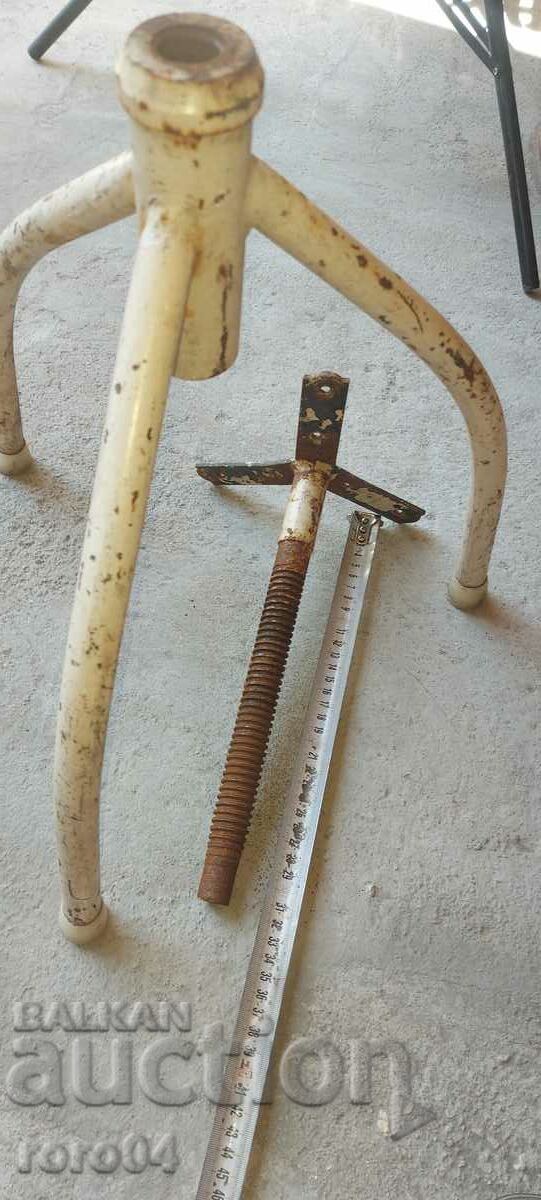 MEDICAL / DENTAL CHAIR ON SCREW - 6
