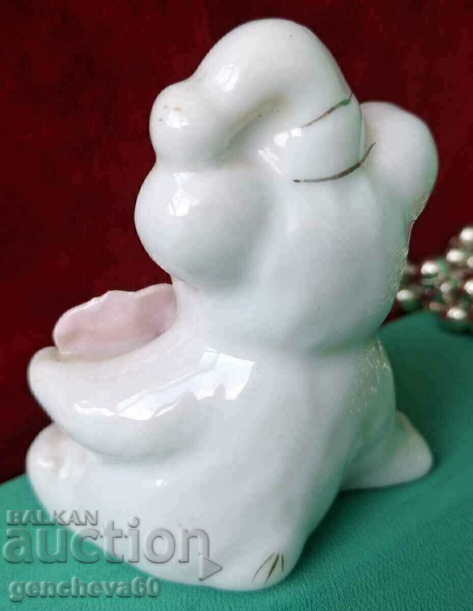 Ursul de porțelan cu preț 5.00 BGN | € 2.56 Ursul de porțelan cu preț 5.00 BGN | € 2.56