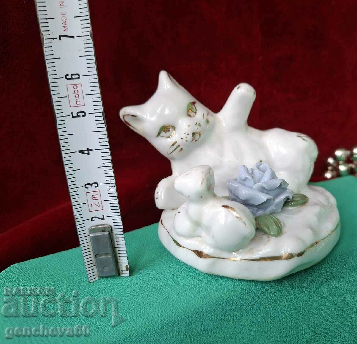 Auction  Porcelain cat figurine