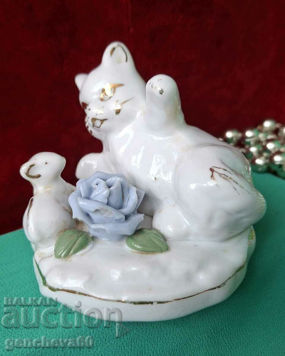Delivery of Porcelain cat figurine