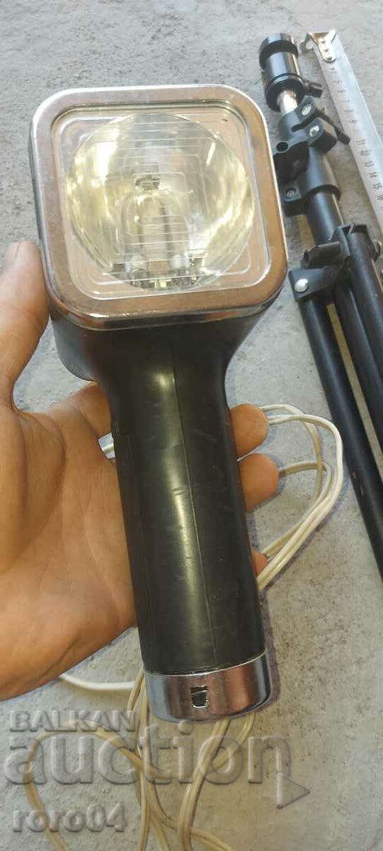 PHOTO FLASH - TRIPOD - WORKS - 5