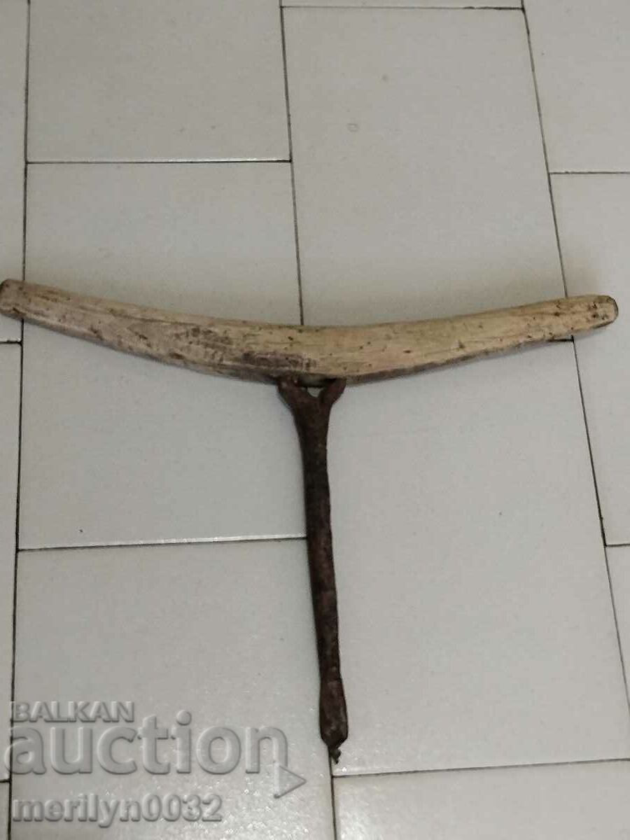 Old carpenter's drill, drill, tool, wrought iron with price 35.00 BGN | € 17.90 Old carpenter's drill, drill, tool, wrought iron with price 35.00 BGN | € 17.90