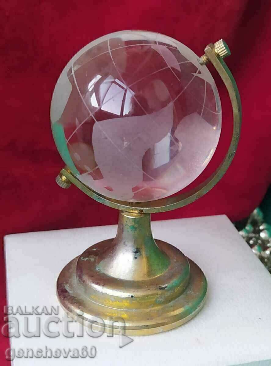 Delivery of Crystal glass globe, paperweight