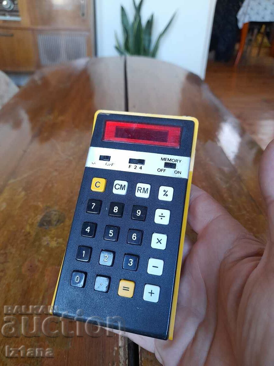 Vechiul calculator Elka 101 cu preț 65.00 BGN | € 33.23