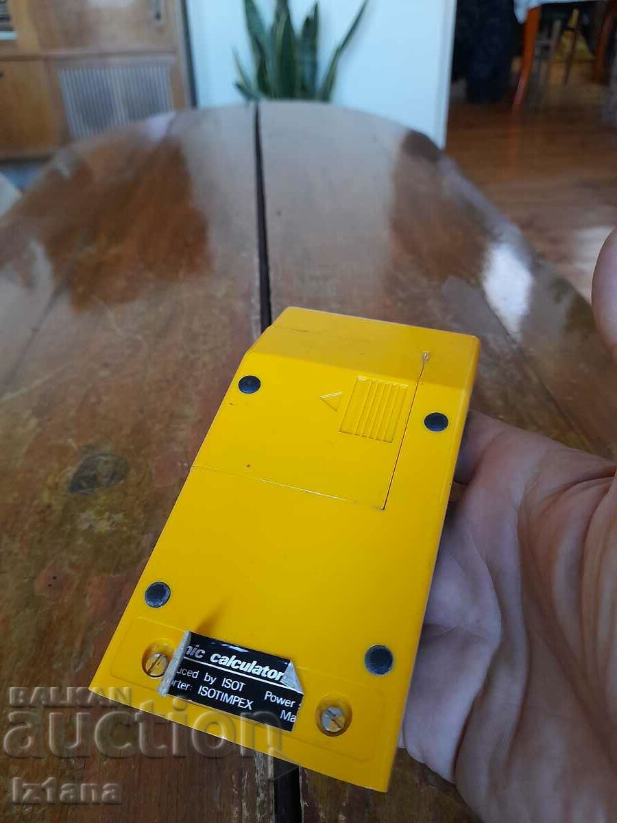 Livrarea Vechiul calculator Elka 101