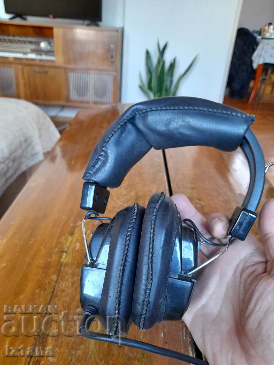 Old Bright headphones with price 55.00 BGN | € 28.12 Old Bright headphones with price 55.00 BGN | € 28.12