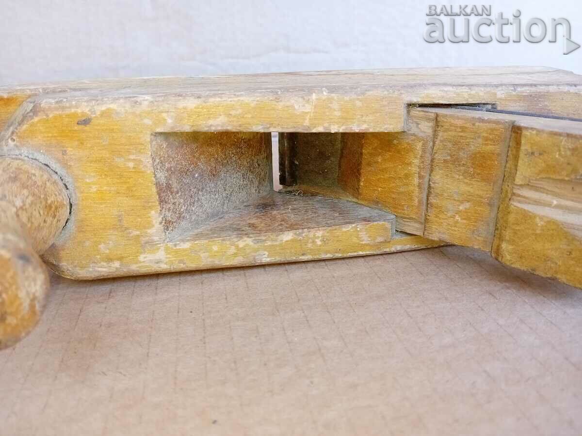Auction antique primitive woodworking planer mark Auction antique primitive woodworking planer mark