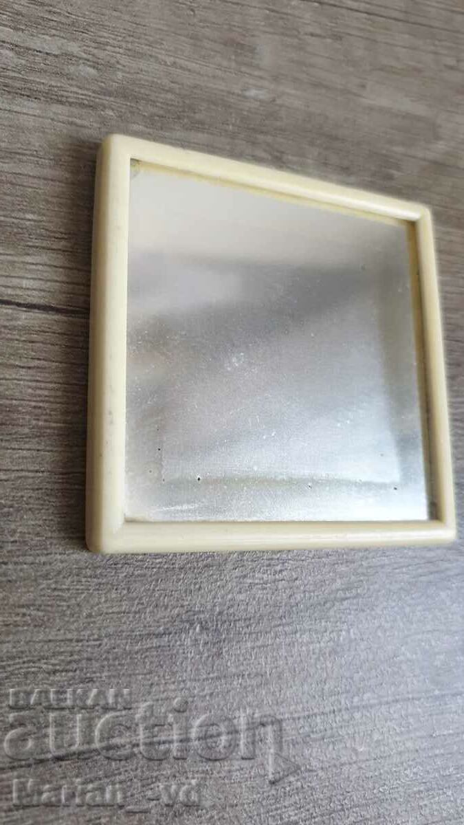 Old children's mirror with price 10.00 BGN | € 5.11 Old children's mirror with price 10.00 BGN | € 5.11