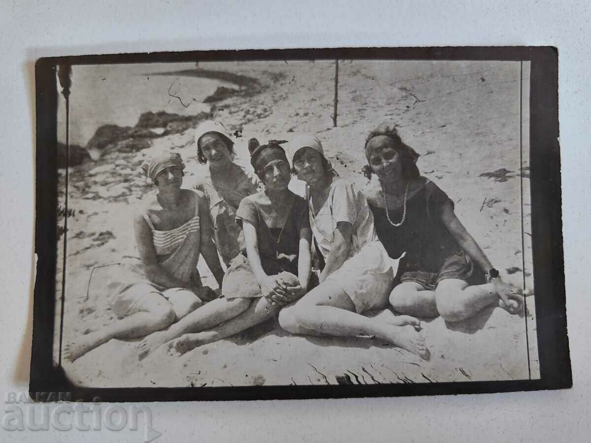 WOMEN GIRLS PHOTO KINGDOM OF BULGARIA with price 15.00 BGN | € 7.67 WOMEN GIRLS PHOTO KINGDOM OF BULGARIA with price 15.00 BGN | € 7.67