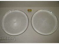 Lot of 2 large glass plates 27 cm embossed decor., excellent