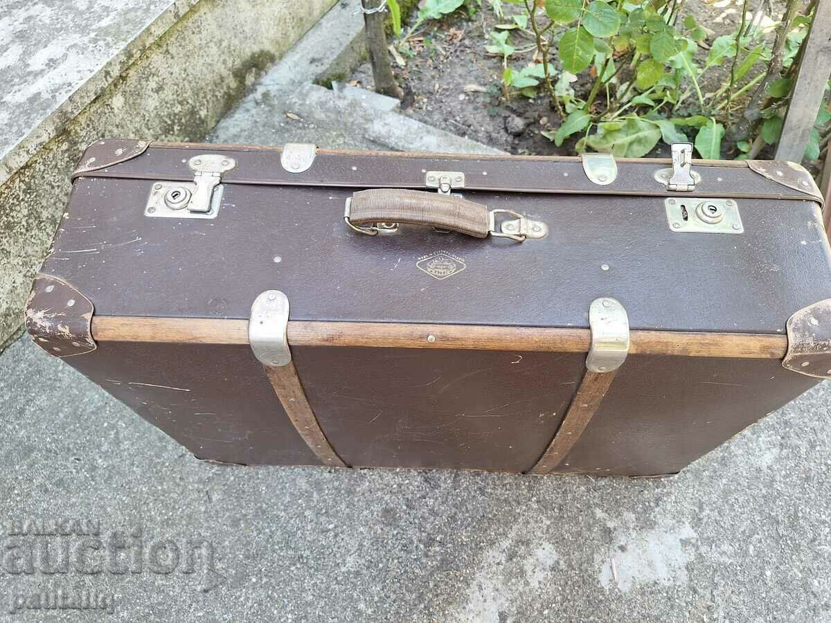 OLD TRAVEL SUITCASE CZECHOSLOVAKIA with price 55.00 BGN | € 28.12 OLD TRAVEL SUITCASE CZECHOSLOVAKIA with price 55.00 BGN | € 28.12