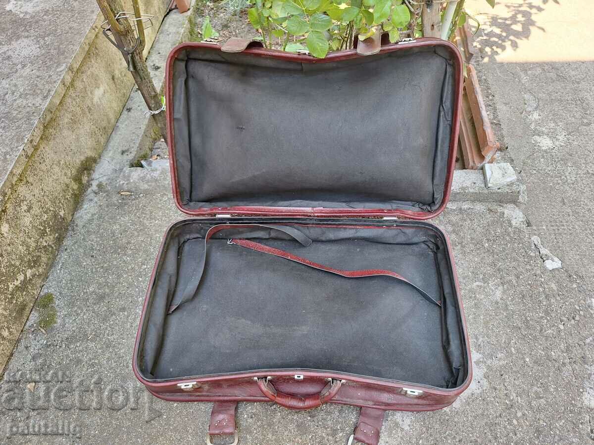 LEATHER TRAVEL SUITCASE - 7 LEATHER TRAVEL SUITCASE - 7