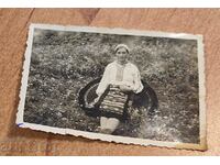 GIRL WOMAN WEARING APRON SCREAMING OLD PHOTO