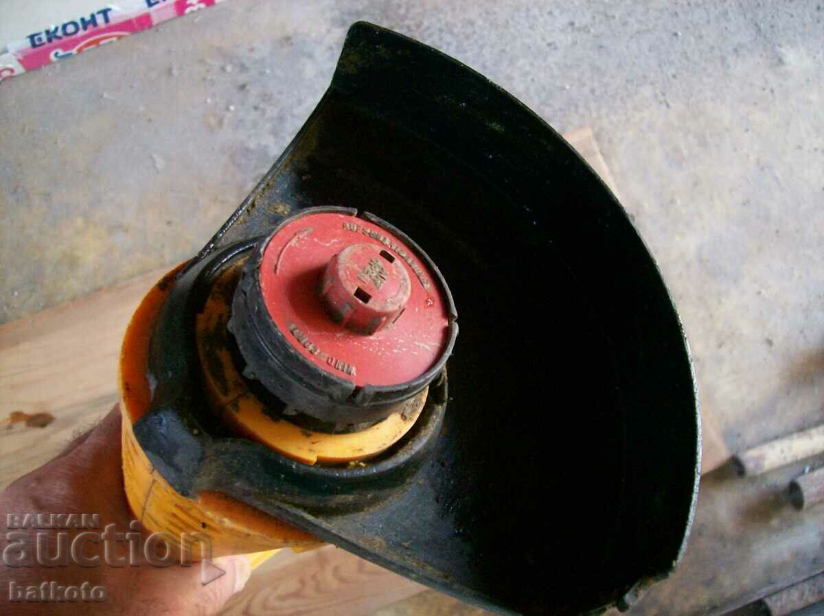 Old grass trimmer with price 14.00 BGN | € 7.16 Old grass trimmer with price 14.00 BGN | € 7.16