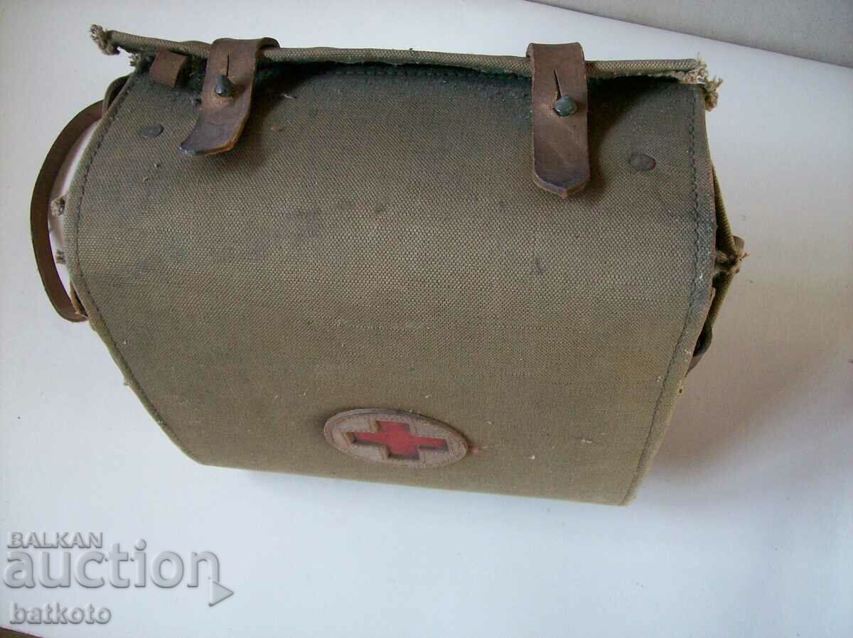 Брезентова мед. чанта от ІІ св. война с цена 24.00 лв. | € 12.27 Брезентова мед. чанта от ІІ св. война с цена 24.00 лв. | € 12.27