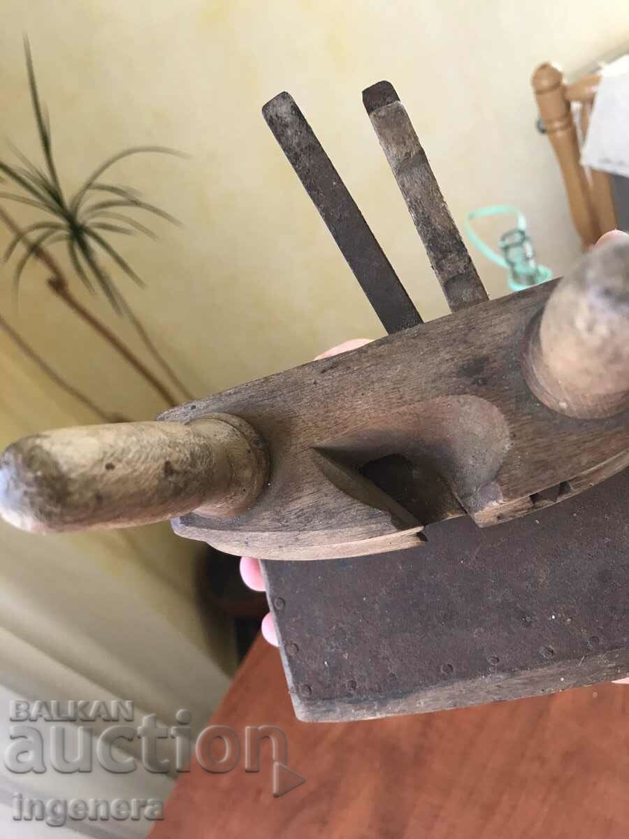 Delivery of CARPENTRY PLANER FOR RAINBOW DETAILS WITH THREE KNIVES Delivery of CARPENTRY PLANER FOR RAINBOW DETAILS WITH THREE KNIVES