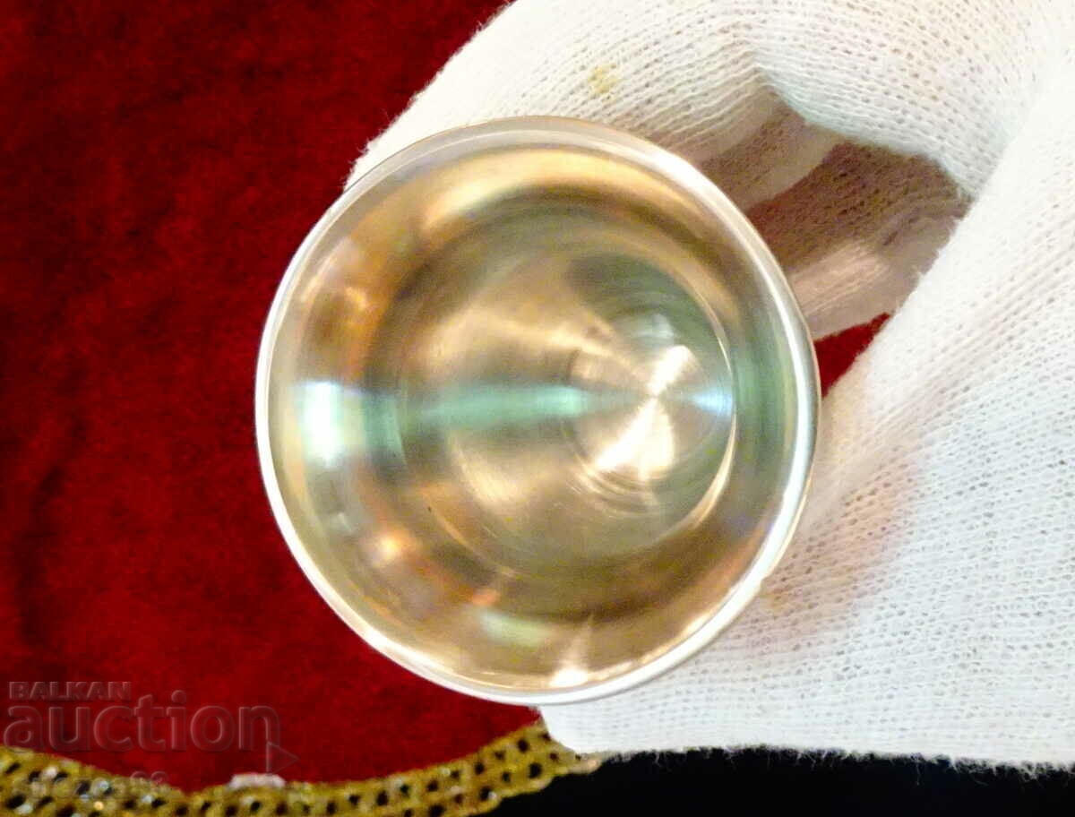 Auction Silver-plated glasses for brandy, 6 pcs., embossed grapes. Auction Silver-plated glasses for brandy, 6 pcs., embossed grapes.