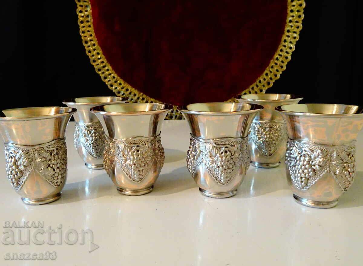 Silver-plated glasses for brandy, 6 pcs., embossed grapes. - 5 Silver-plated glasses for brandy, 6 pcs., embossed grapes. - 5
