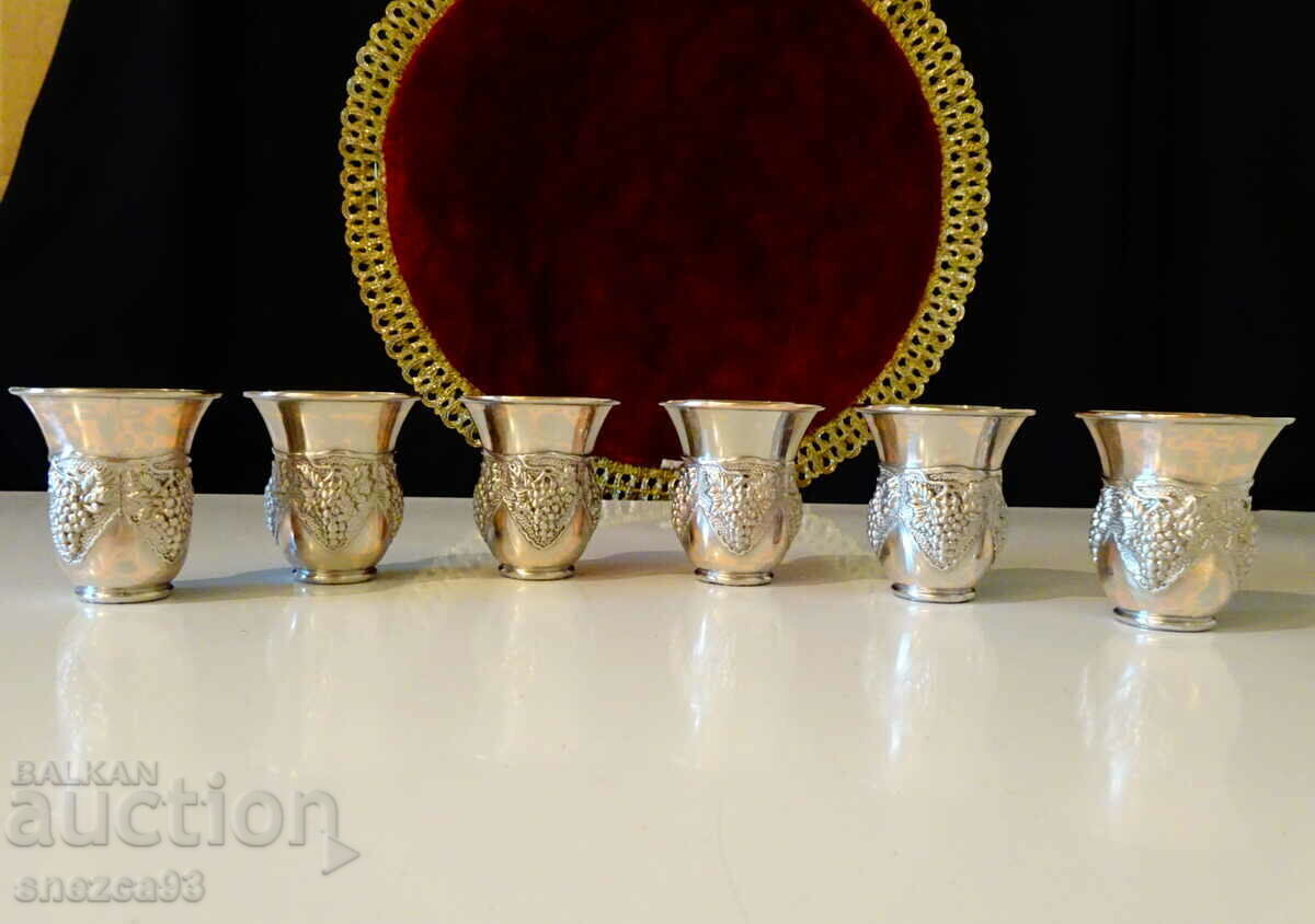 Silver-plated glasses for brandy, 6 pcs., embossed grapes. - 6 Silver-plated glasses for brandy, 6 pcs., embossed grapes. - 6