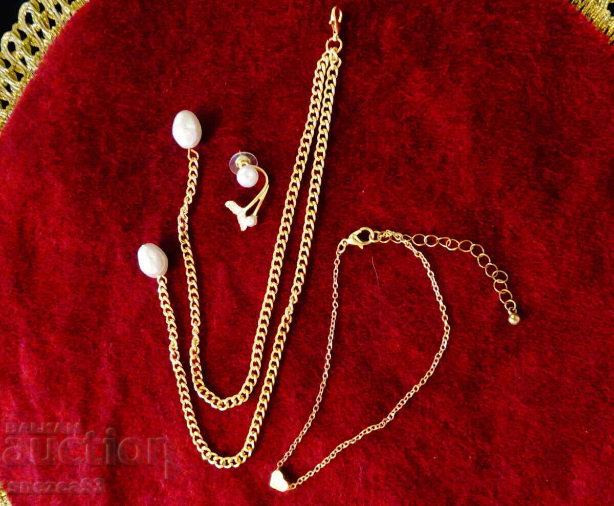 Lot of jewelry 3 pieces. Lot of jewelry 3 pieces.