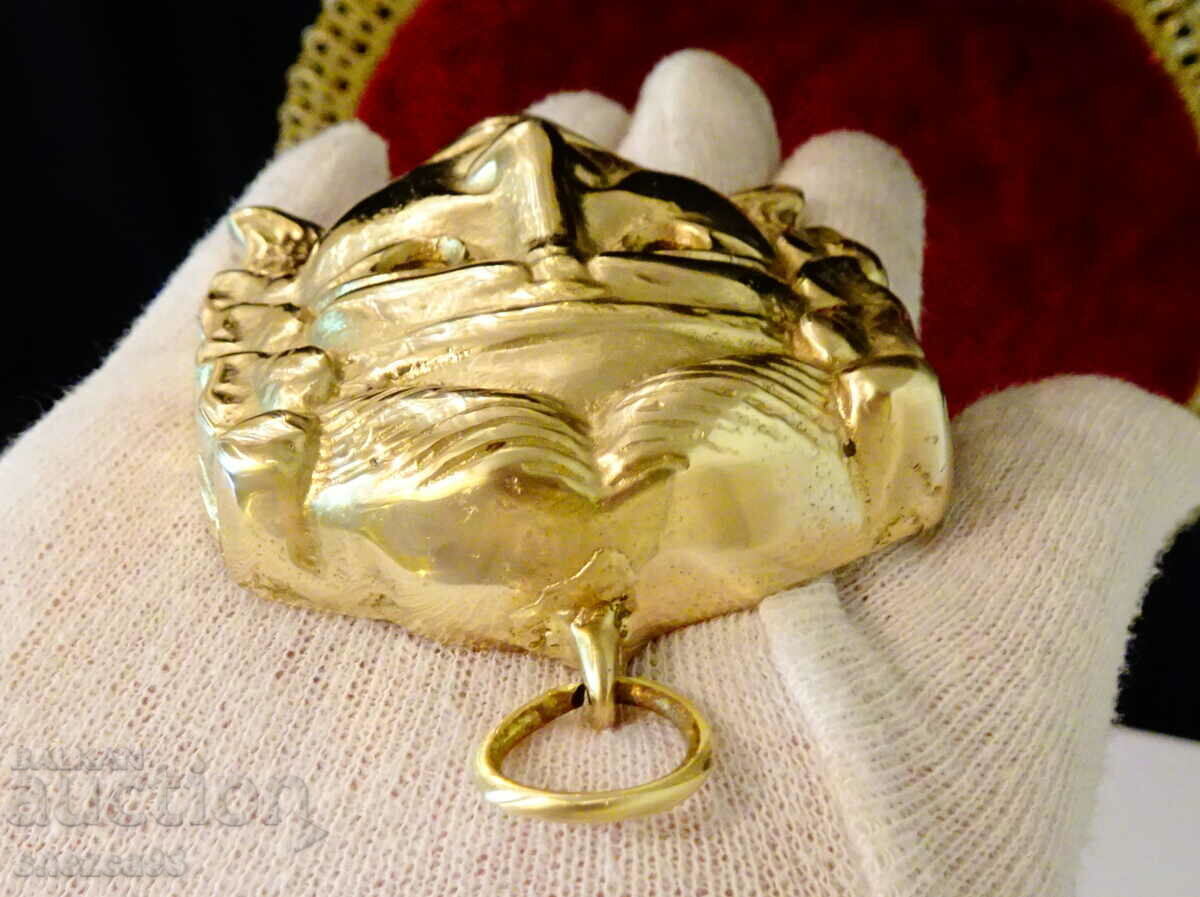 Delivery of Bronze medallion, mask, Olympian. Delivery of Bronze medallion, mask, Olympian.