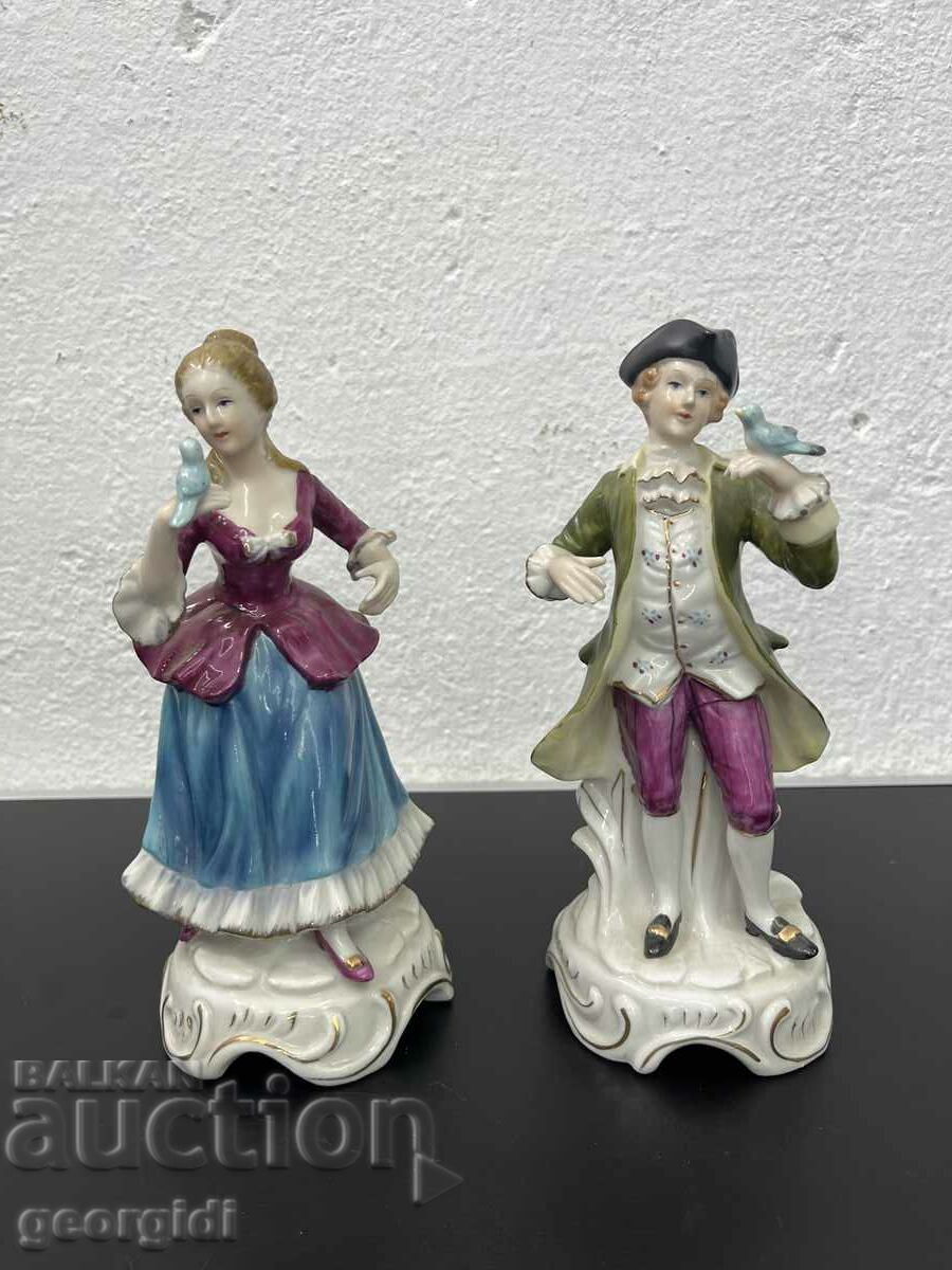 A pair of porcelain figures. #5814