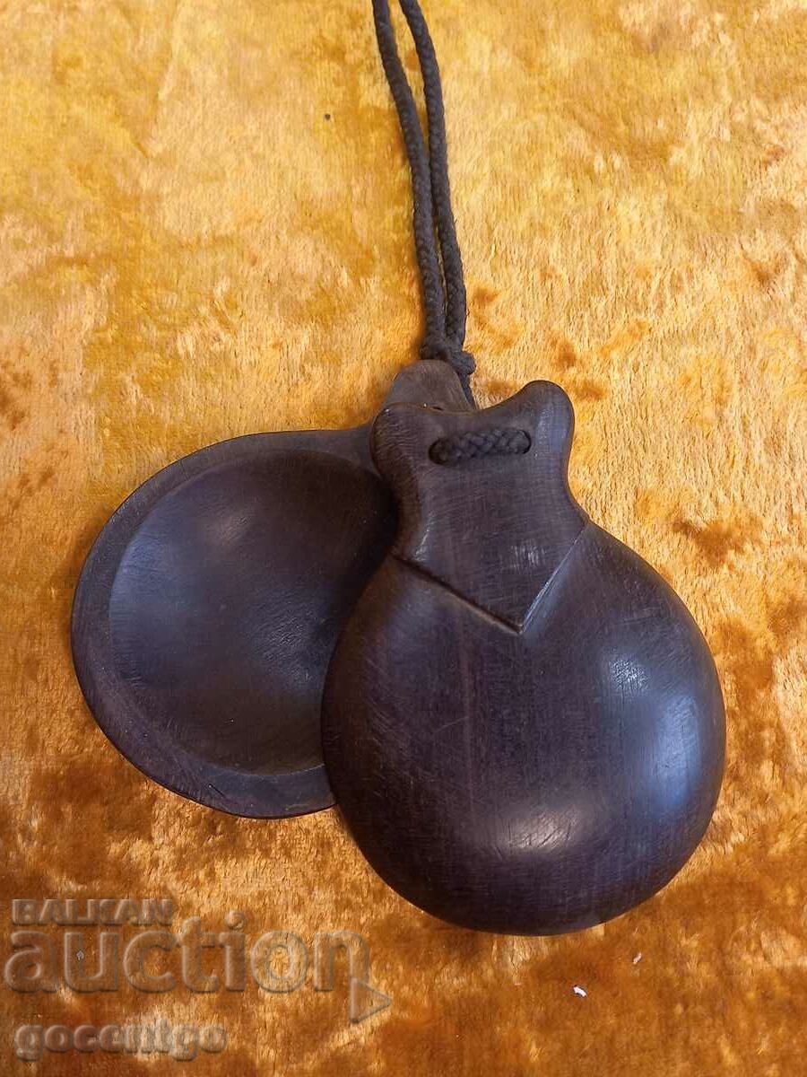 Μαόνι Castanets