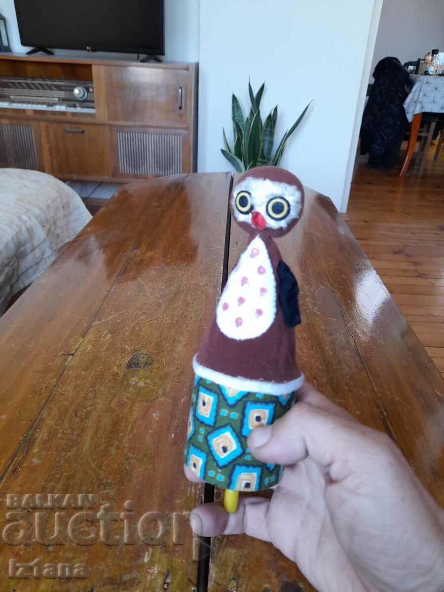 Delivery of Old toy chicken Delivery of Old toy chicken