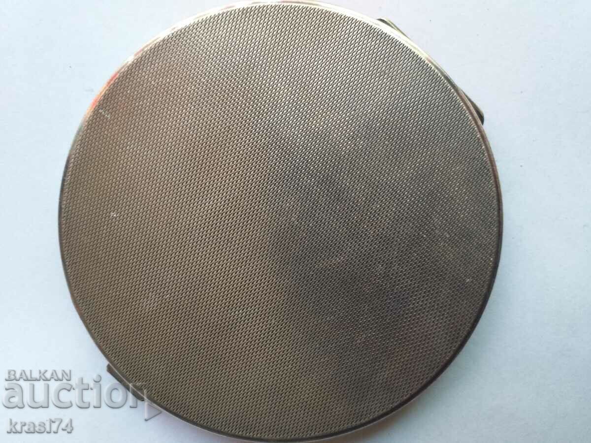 Auction Silver plated powder case Auction Silver plated powder case