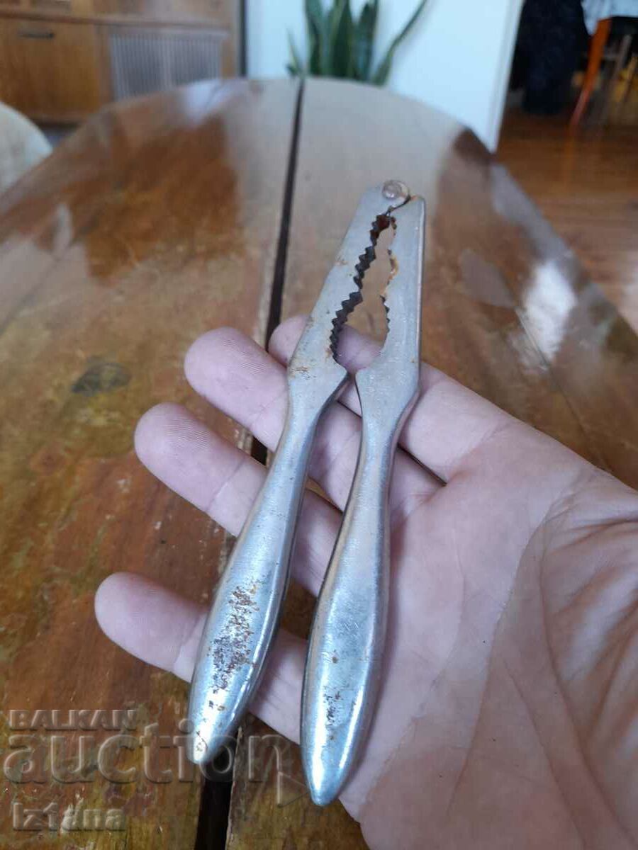 Spărgătorul de nuci vechi cu preț 22.00 BGN | € 11.25