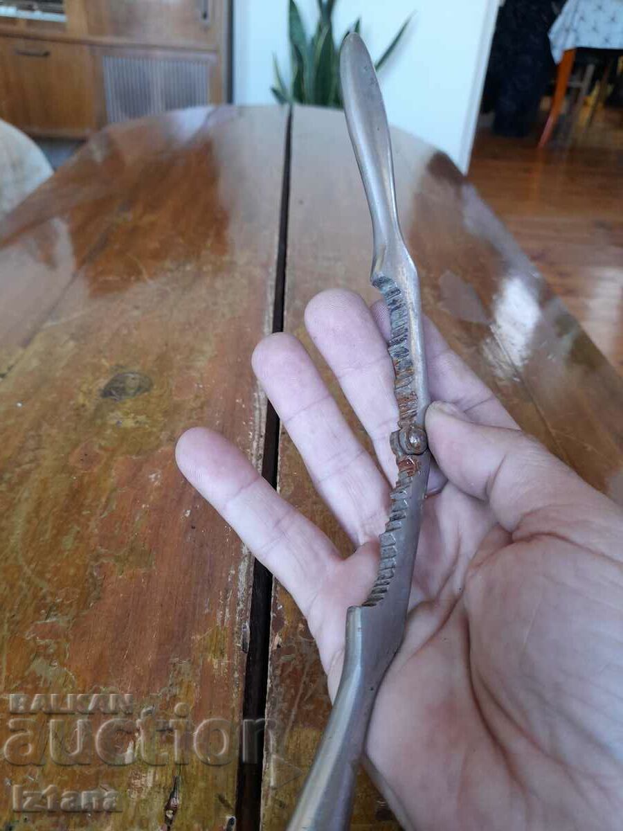 Livrarea Spărgătorul de nuci vechi