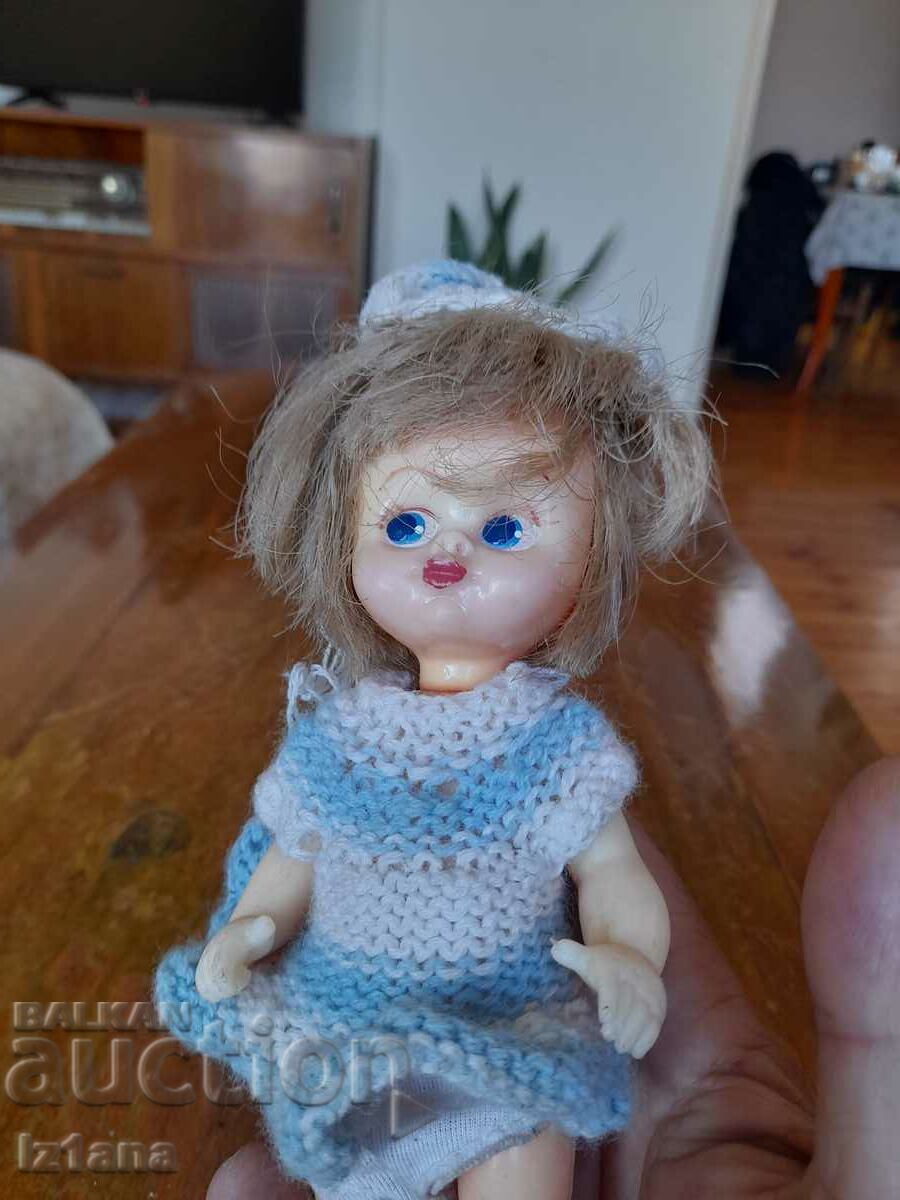 Păpușă veche cu preț 27.00 BGN | € 13.80 Păpușă veche cu preț 27.00 BGN | € 13.80