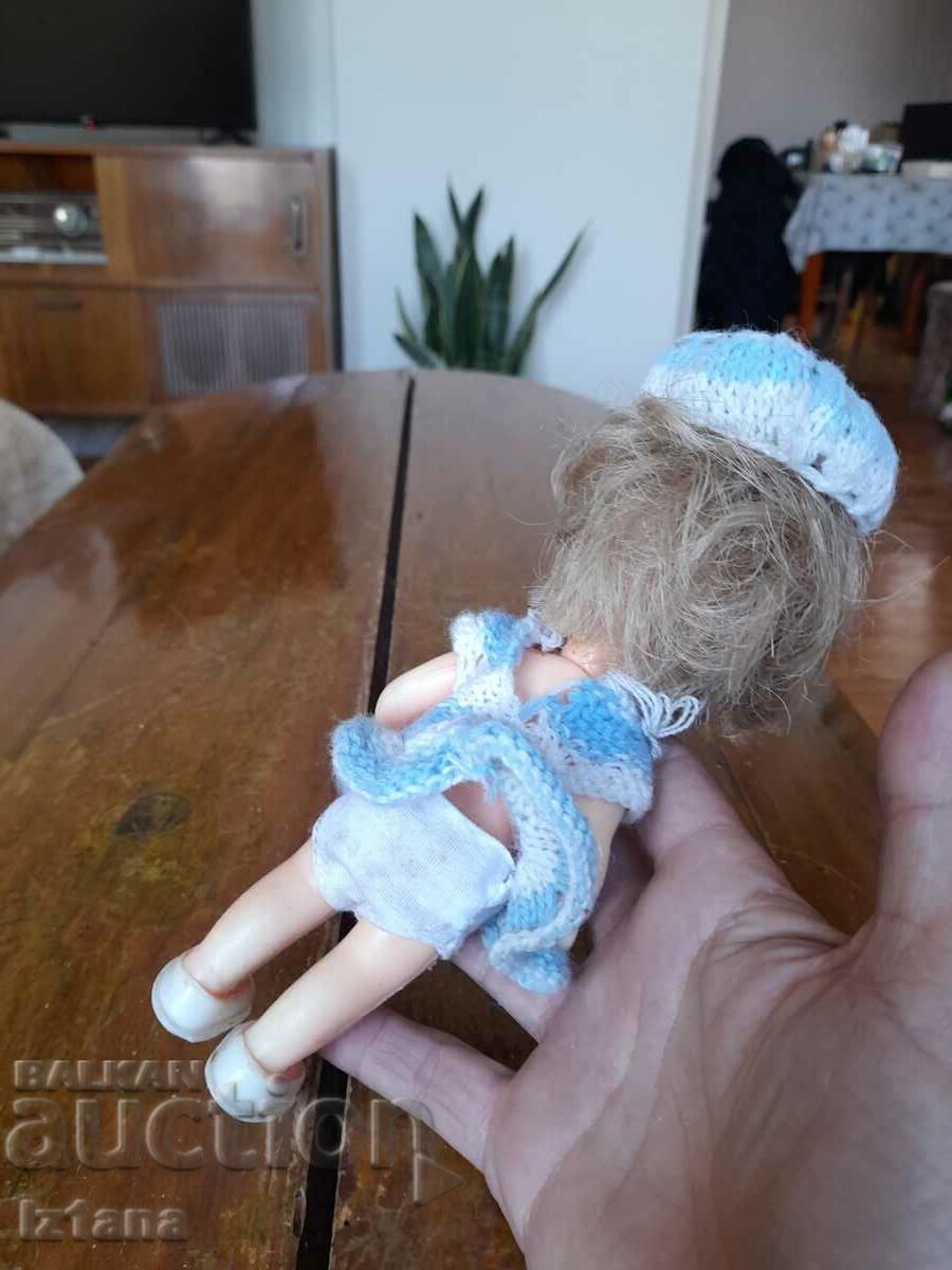 Livrarea Păpușă veche Livrarea Păpușă veche