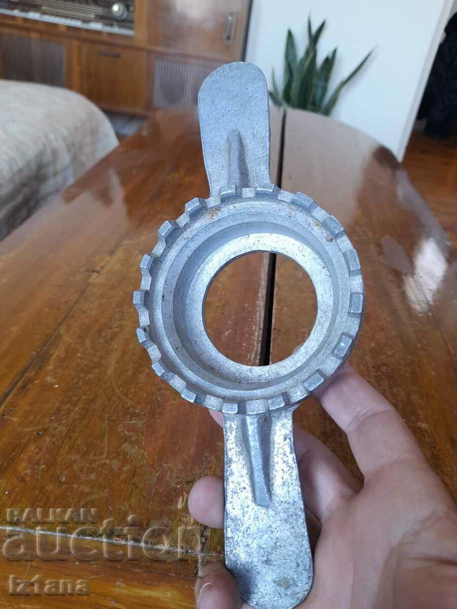 Delivery of Old jar stopper Delivery of Old jar stopper