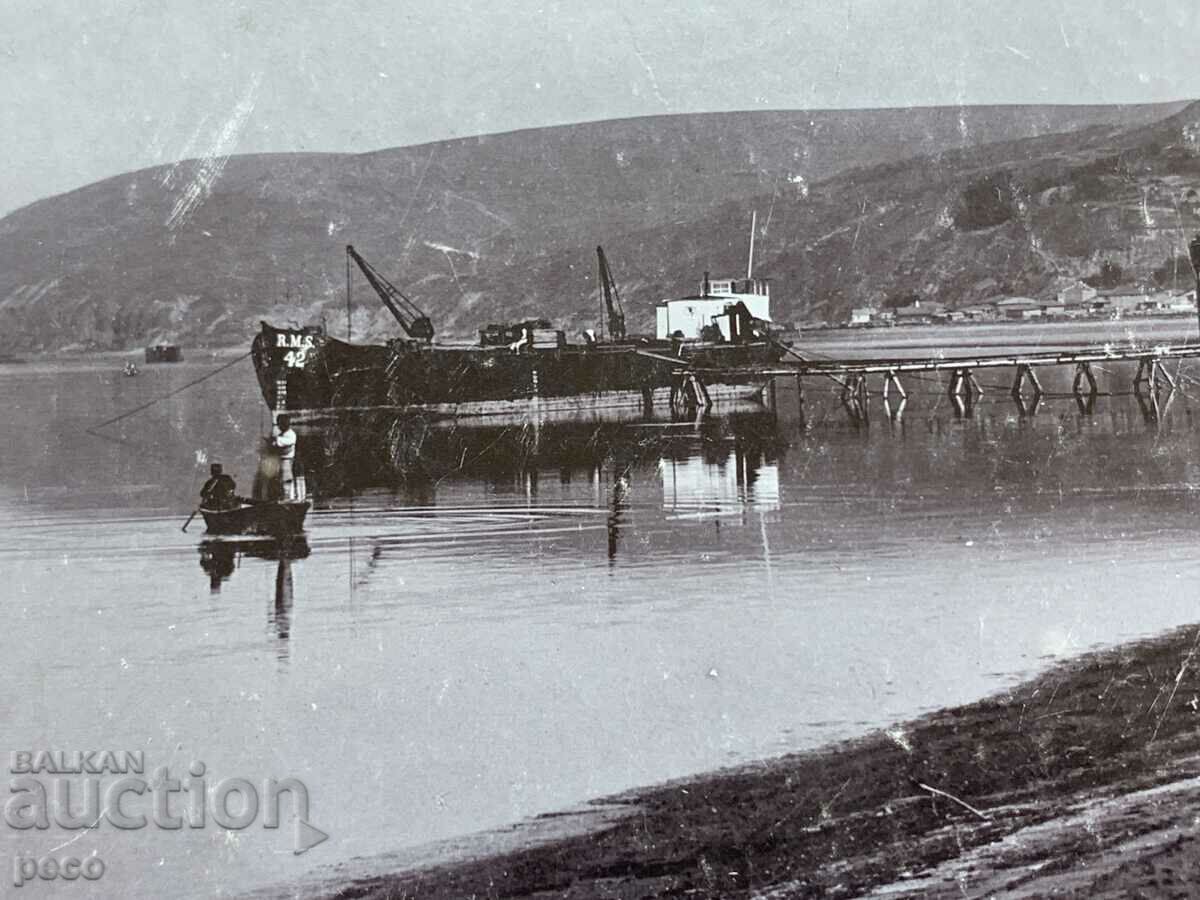 Village of Somovit Harbor Photographer Georg Volz with price 100.00 BGN | € 51.13 Village of Somovit Harbor Photographer Georg Volz with price 100.00 BGN | € 51.13