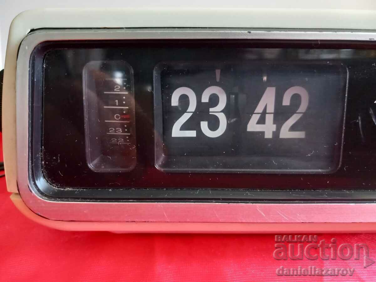 Retro FLIP Radio Chavnik ASTROSOUND 1970s. with price 120.00 BGN | € 61.36 Retro FLIP Radio Chavnik ASTROSOUND 1970s. with price 120.00 BGN | € 61.36