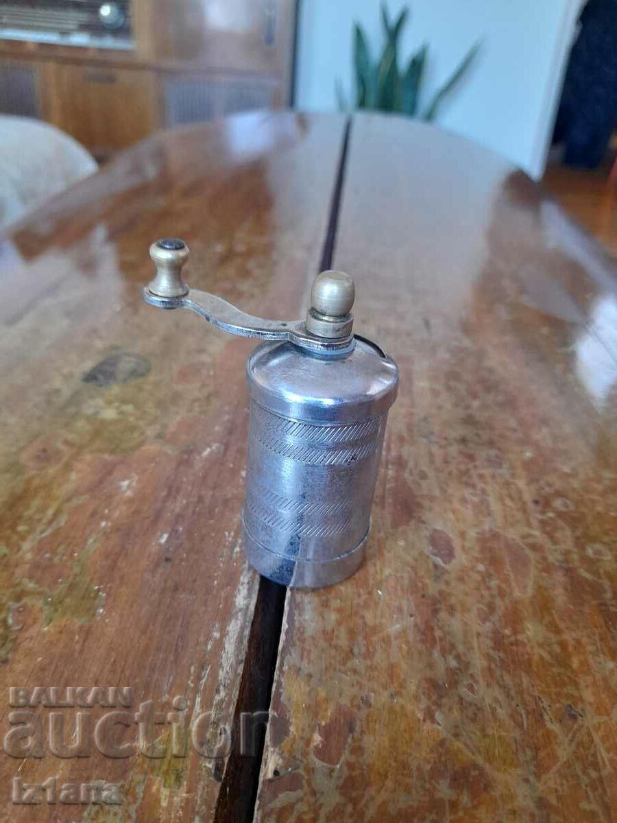 Old grinder, pepper mill with price 22.00 BGN | € 11.25 Old grinder, pepper mill with price 22.00 BGN | € 11.25